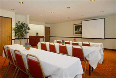 Отель Best Western Plus Lakewood Inn