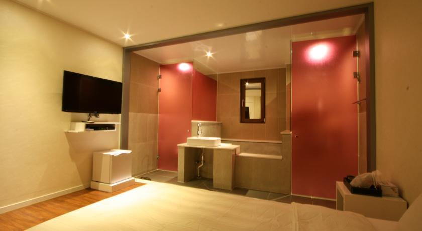 Boutique Luxury Hotel at Noon