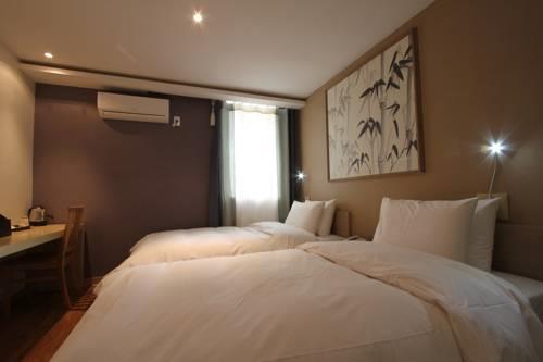 Отель Hotel Hwasumok