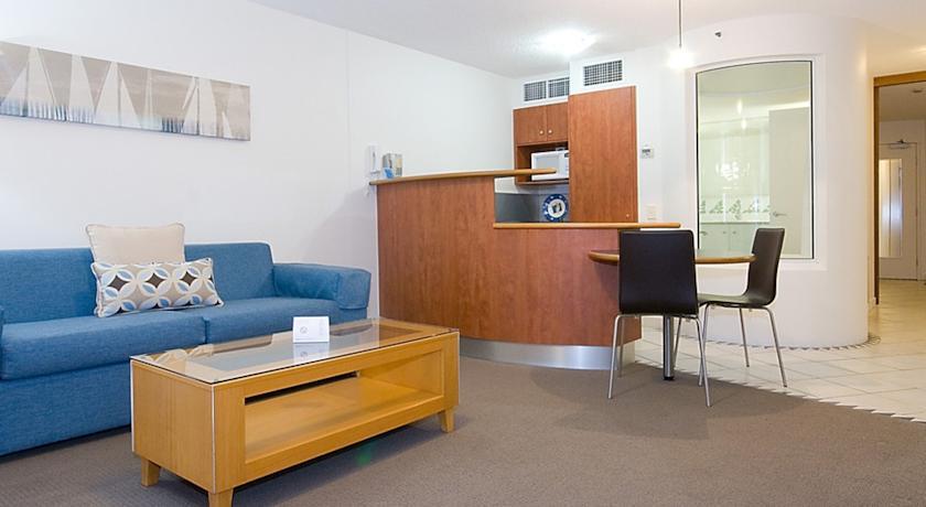 Отель Mantra Mooloolaba Beach 