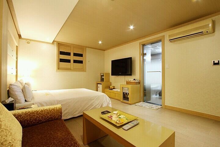We 2 Hotel