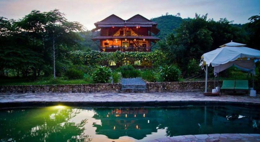 Отель The Vine Retreat