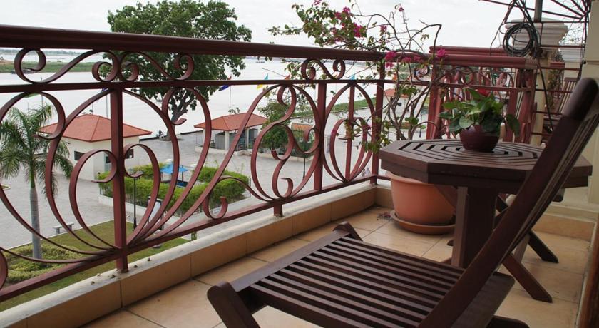 Cozyna Hotel