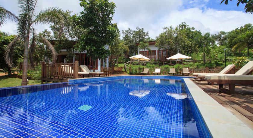 Отель Mayura Hill Resort