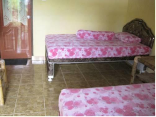 Отель Family Garden Homestay