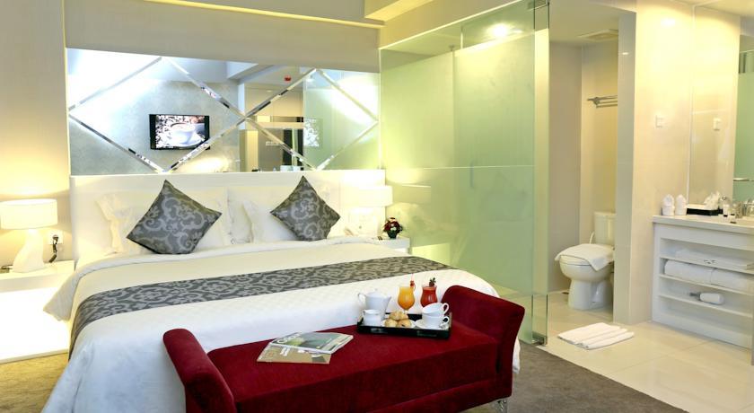 Отель Grand Darmo Suite