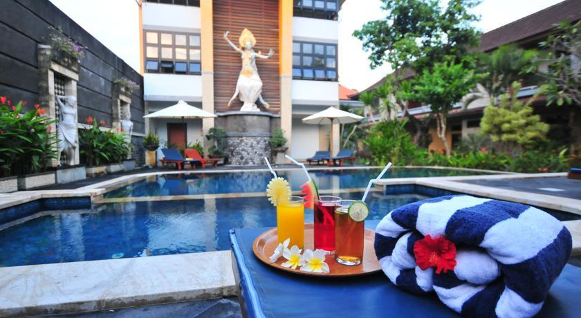 Отель Sandat Hotel Legian