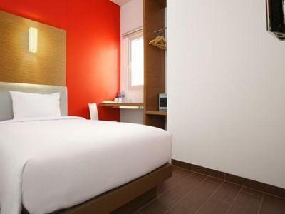 Amaris Hotel Season City