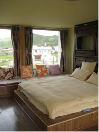 Отель Shangri-La Maji Sunflower Inn