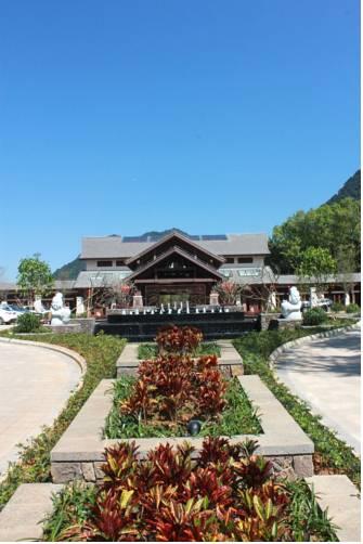 Отель Wuzhishan Yatai Rainforest Resort Hotel