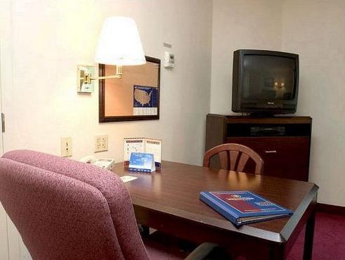 Отель Candlewood Suites Boston-Braintree