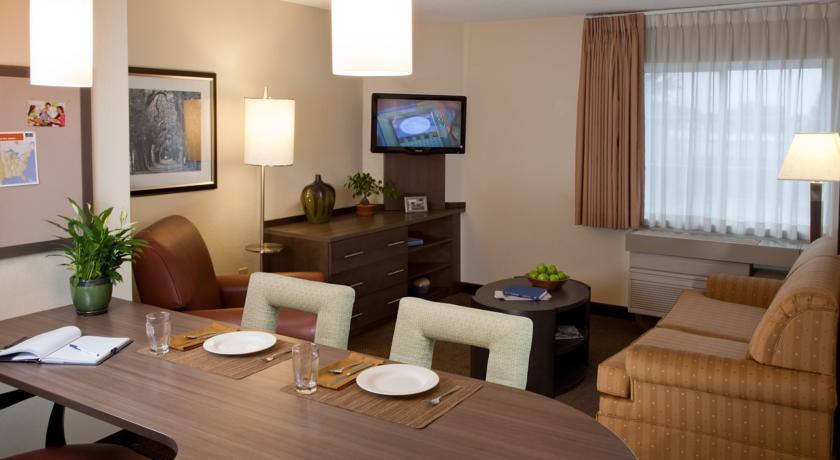 Отель Candlewood Suites Charlotte-University