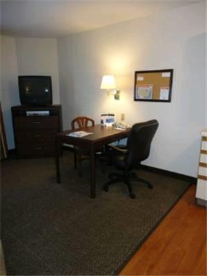 Отель Candlewood Suites Detroit - Warren