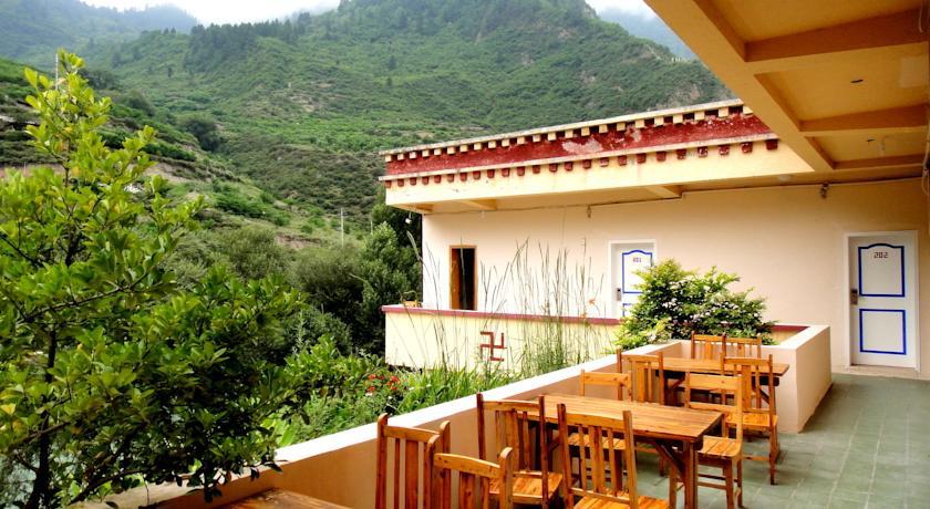 Отель Jiuzhaigou Hostel C