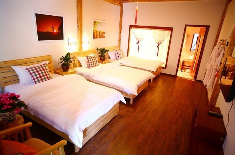Отель Lijiang Left Bank Holiday Inn