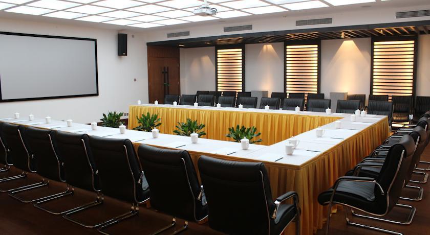 Отель Qiwanglou Hotel