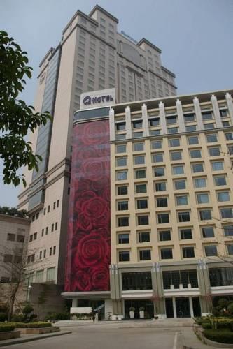 Отель The Q Hotel