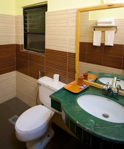 Отель Into the Wild Eco Resort