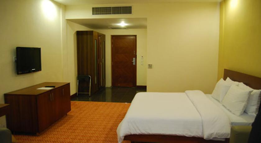 Отель Hotel One Faisalabad