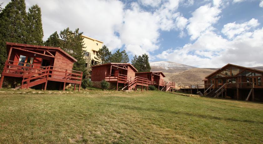 Отель L'Auberge Des Cedres