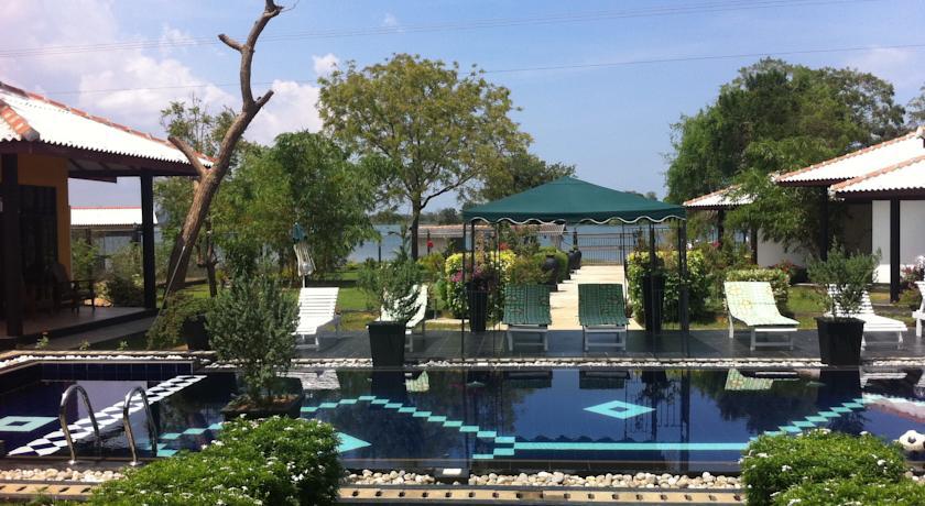 Отель Flower Garden Lake Resort