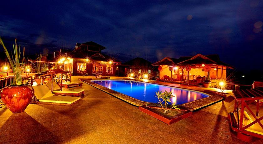 Отель Shwe Inn Tha Floating Resort