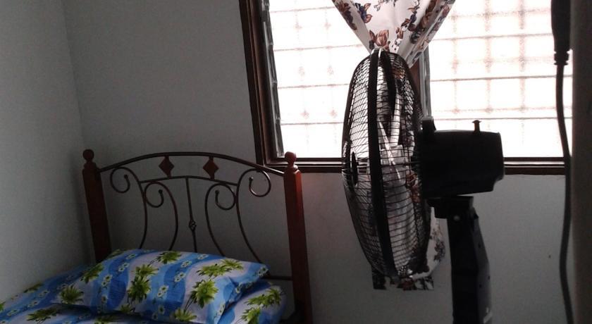 Отель Homestay SeriDamai Kuantan