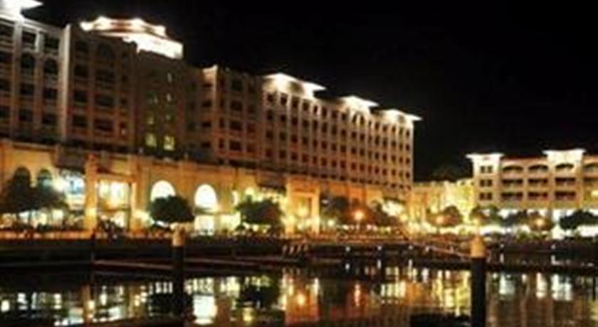 Апартаменты Marina Suites at Straits Quay