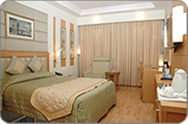Отель Hotel Western Court