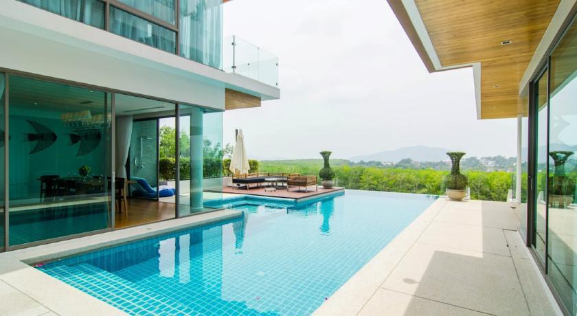 The Grand Seethrough Villas