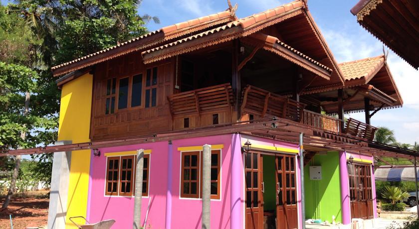Гостевой дом Ruenthai Rimnam Resort
