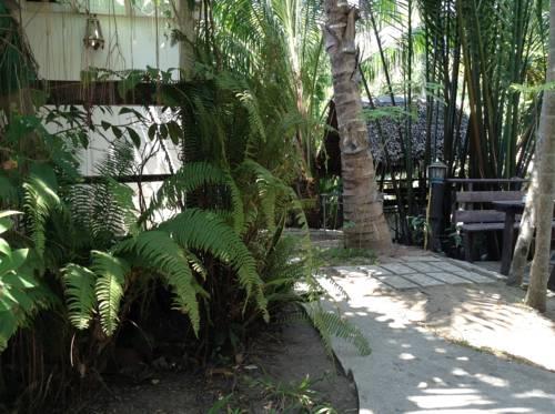 Отель Baan Punyaporn Homestay