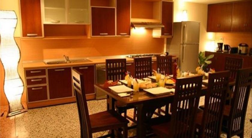 Tolmaj Family Apartment