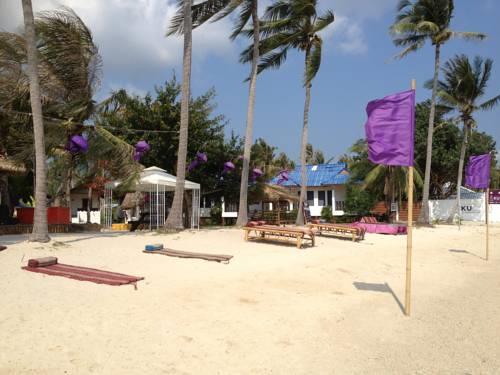 Хостел The Beach Village