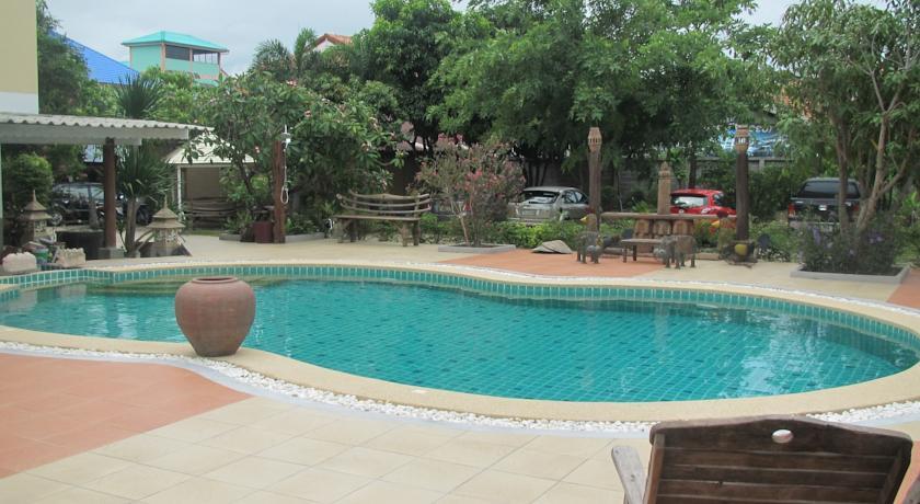 Baan Klang Noen Apartment
