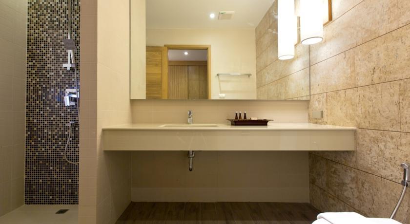 Отель Ayrest Hua Hin Hotel