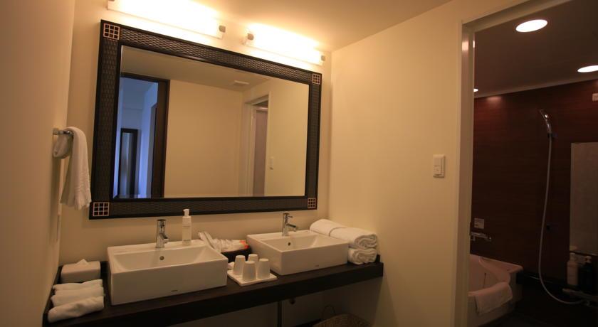 Отель Hotel Breezebay Marina