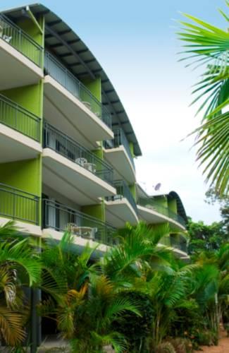 Апартаменты Flynns Beach Resort