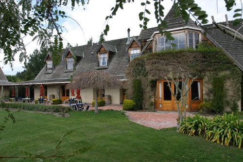 Отель Fyffe Country Lodge