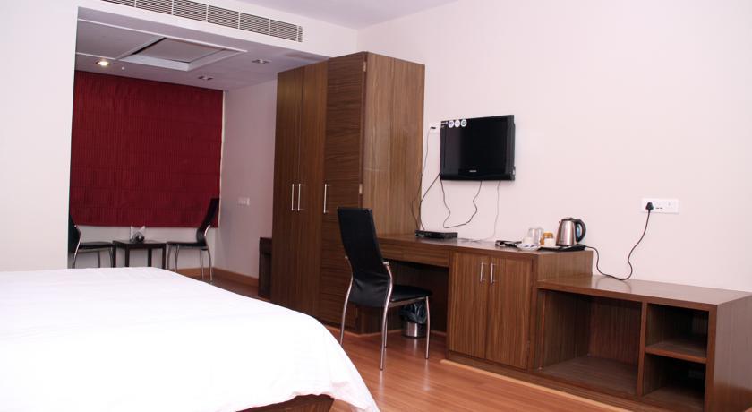 Отель Urvasi Residency