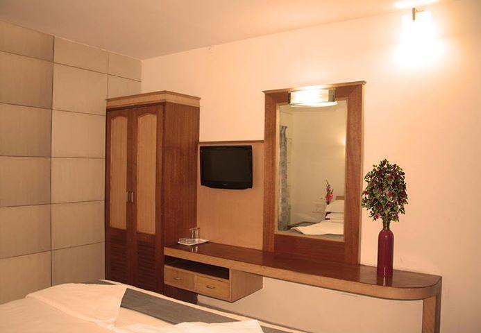 Отель Hotel White Parrot