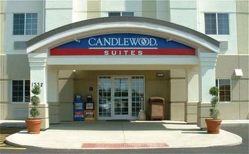 Отель Candlewood Suites Waterloo
