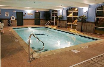 Отель Holiday Inn Express Woodbridge