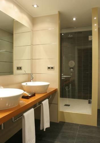 Отель Hotel Castell de L'Oliver