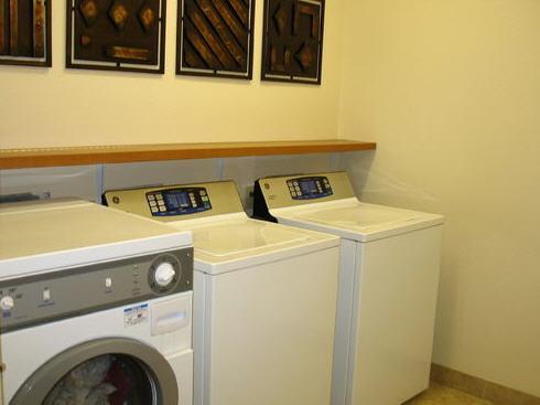 Отель Candlewood Suites Fayetteville