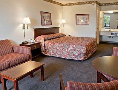 Отель Days Inn Hendersonville