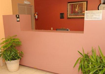 Отель Econo Lodge Biltmore