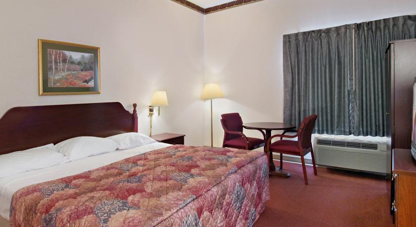 Отель Red Roof Inn Hendersonville, NC