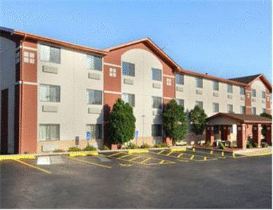 Отель Super 8 St. Charles