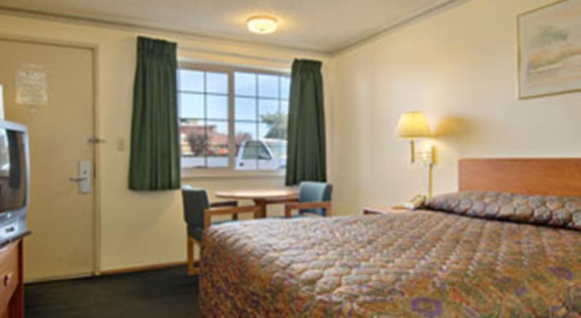 Отель Super 8 Motel 
